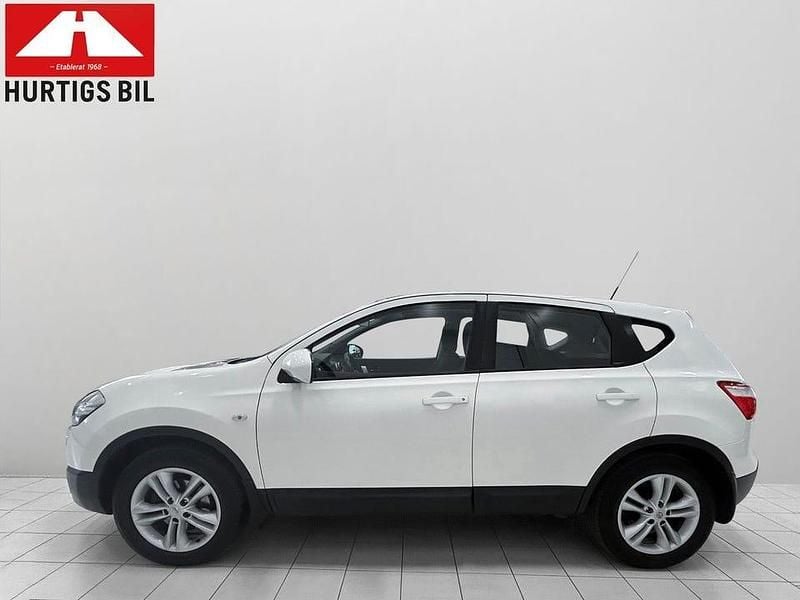 Vit Begagnad 2013 Nissan Qashqai SUV | 97 900 kr (Bra pris) - Bild 1/4