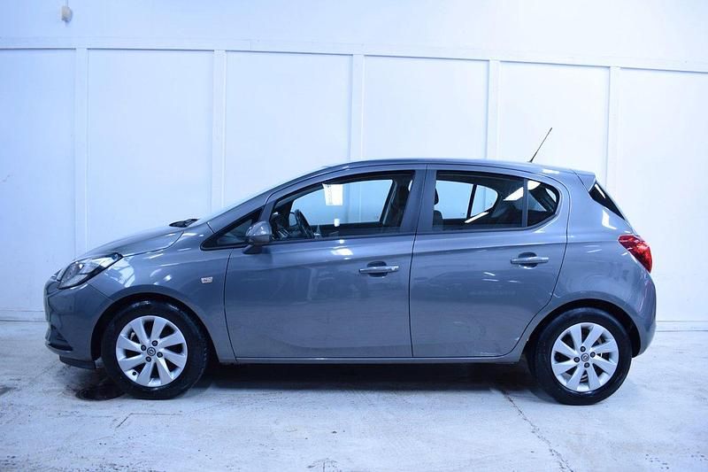 Grå Begagnad 2016 Opel Corsa Halvkombi | 94 900 kr (Marknadspris) - Bild 1/4
