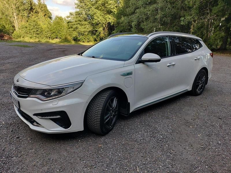 Vit Begagnad 2020 Kia Optima Hybrid Advance Sedan | 189 000 kr (Bra pris) - Bild 1/4
