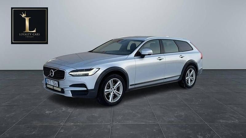 Silver Begagnad 2018 Volvo V90 CC Momentum Kombi | 229 000 kr (Marknadspris) - Bild 1/4