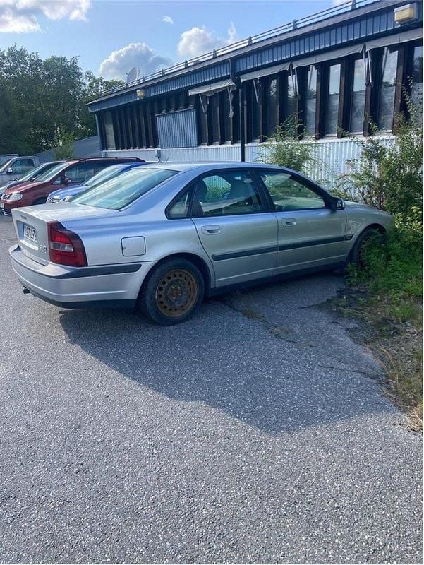 Grå Begagnad 2000 Volvo S80 Sedan | 5 500 kr (Marknadspris) - Bild 1/4
