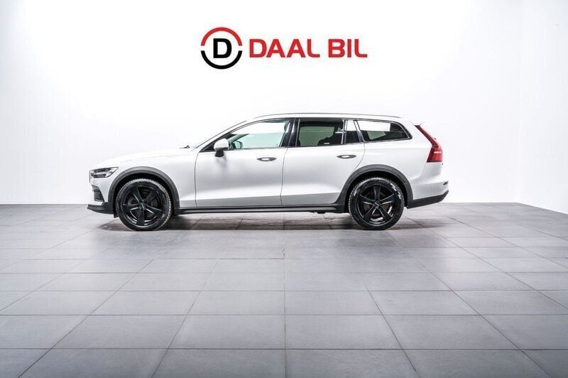 Vit Begagnad 2021 Volvo V60 CC Kombi | 279 700 kr (Bra pris) - Bild 1/4