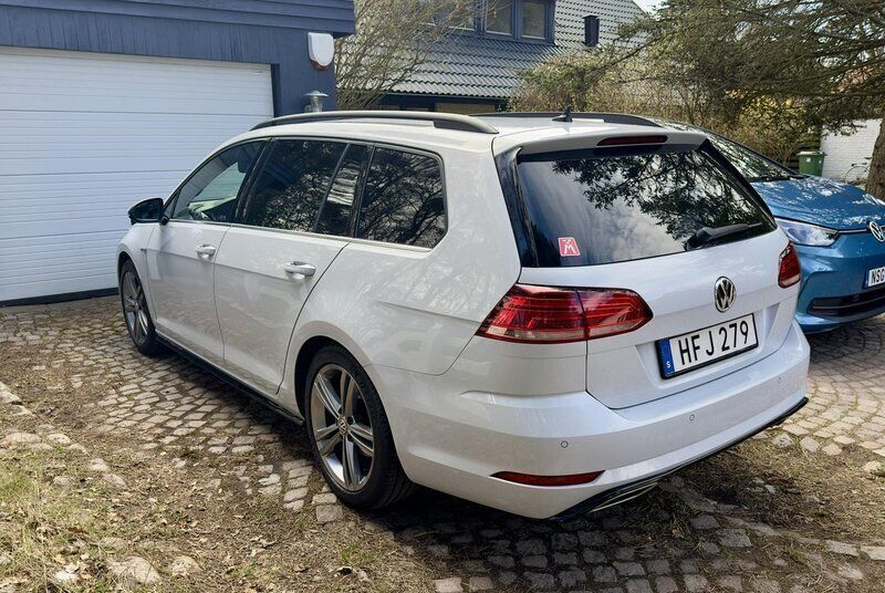 Silver Begagnad 2019 VW Golf VII R-line Kombi | 196 000 kr (Marknadspris) - Bild 1/4