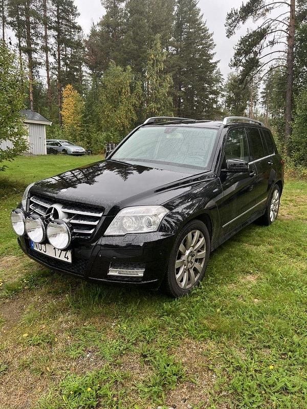 Svart Begagnad 2012 Mercedes GLK220 SUV | 130 000 kr (Marknadspris) - Bild 1/4