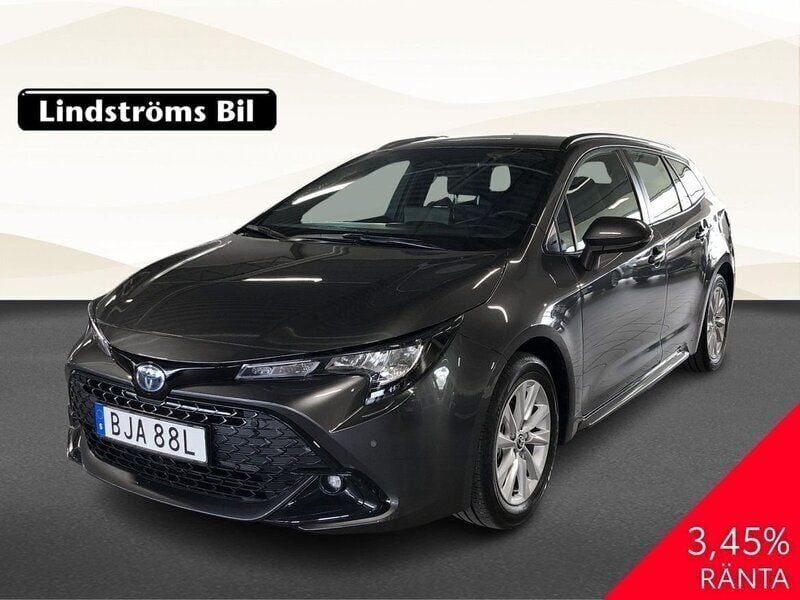 Mörkgrå Begagnad 2024 Toyota Corolla Active Kombi | 314 000 kr (Marknadspris) - Bild 1/3