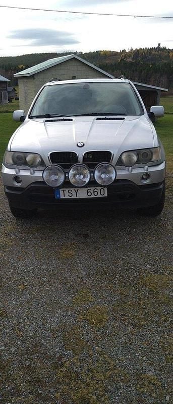 Grå Begagnad 2003 BMW X5 SUV | 35 000 kr - Bild 1/4