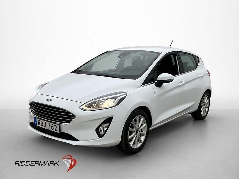Begagnad Ford Fiesta Titanium 101 HK (74 kW) 2018 Vit Halvkombi
