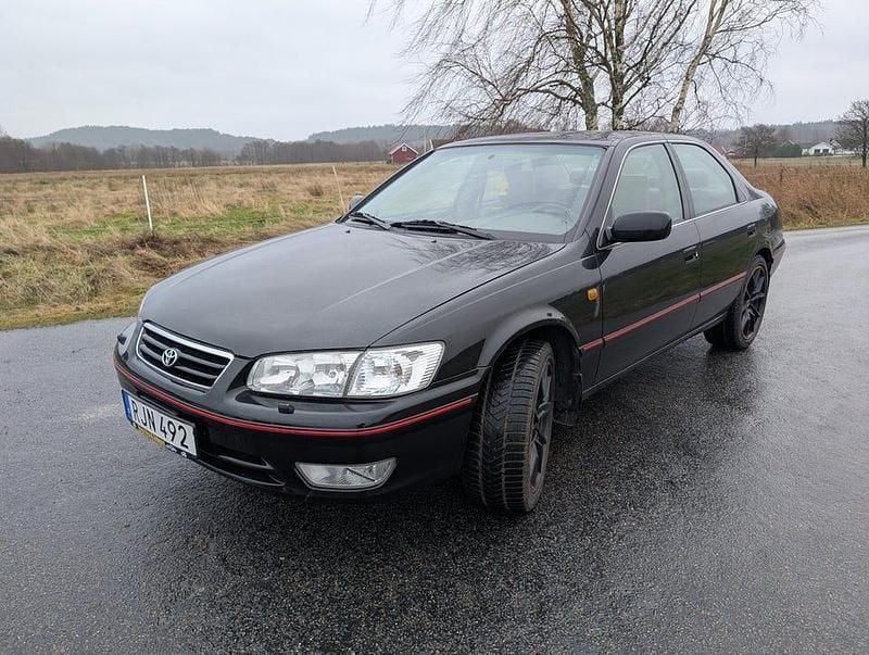 Begagnad Toyota Camry 184 HK (135 kW) 2000 Svart Sedan