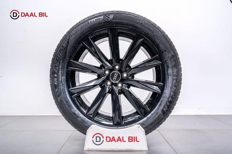 Begagnad Audi Q8 e-tron Proline 300 kW (408 HK) 2023 Grå SUV