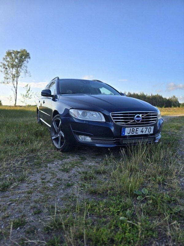 Blå Begagnad 2015 Volvo V70 Momentum Kombi | 99 000 kr (Bra pris) - Bild 1/4