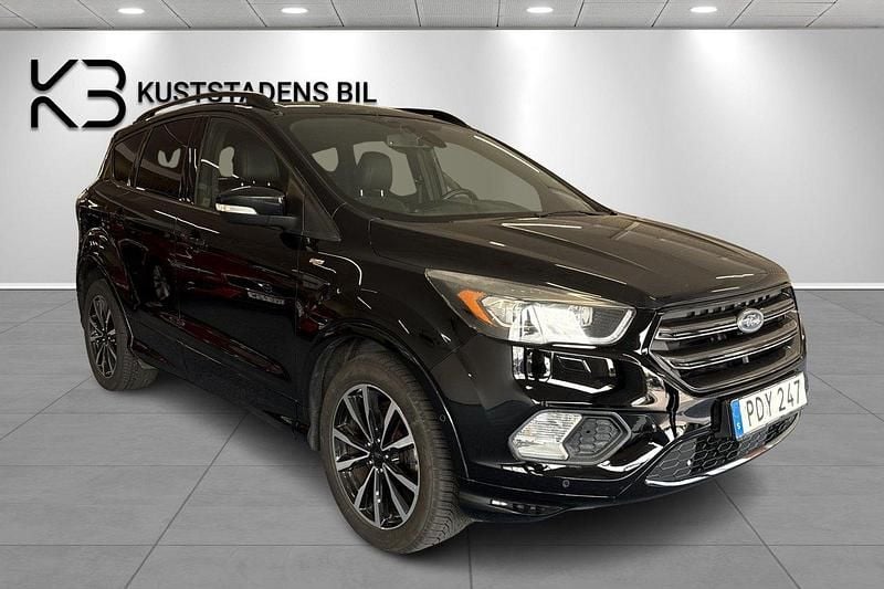 Svart Begagnad 2016 Ford Kuga ST-Line SUV | 119 900 kr (Marknadspris) - Bild 1/4