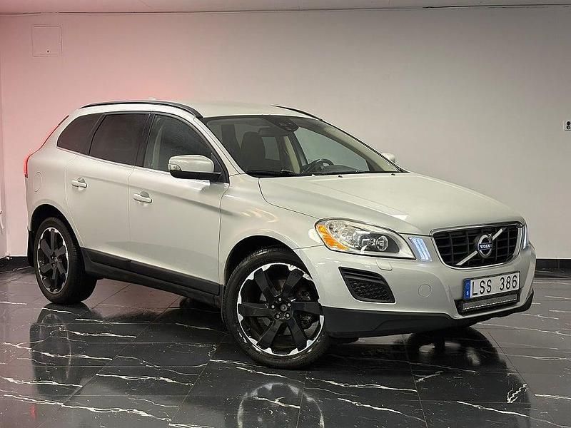 Begagnad Volvo XC60 Momentum 163 HK (119 kW) 2011 Vit SUV