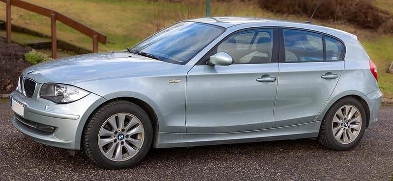 Begagnad BMW 118 143 HK (105 kW) 2009 Patagoniagrön metallic Halvkombi