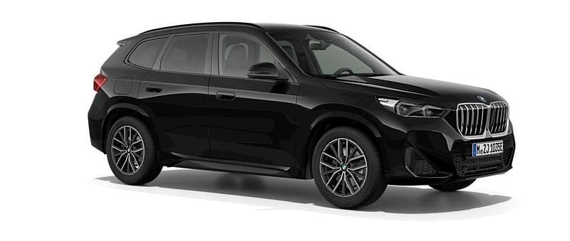 Svart Ny 2025 BMW X1 Comfort Edition SUV | 634 400 kr (Dyr) - Bild 1/3