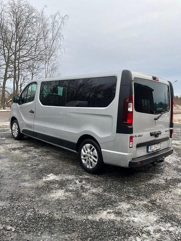 Begagnad Opel Vivaro 125 HK (91 kW) 2017 Grå Minibuss