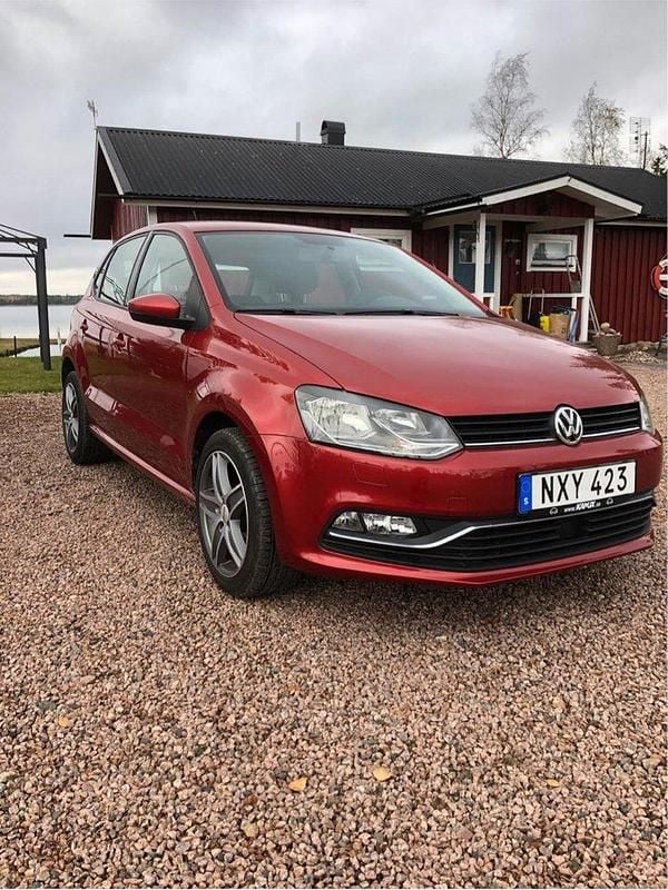 Röd Begagnad 2016 VW Polo Halvkombi | 109 500 kr (Bra pris) - Bild 1/4
