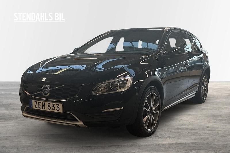 Svart Begagnad 2018 Volvo V60 CC Standard Kombi | 194 900 kr (Marknadspris) - Bild 1/4