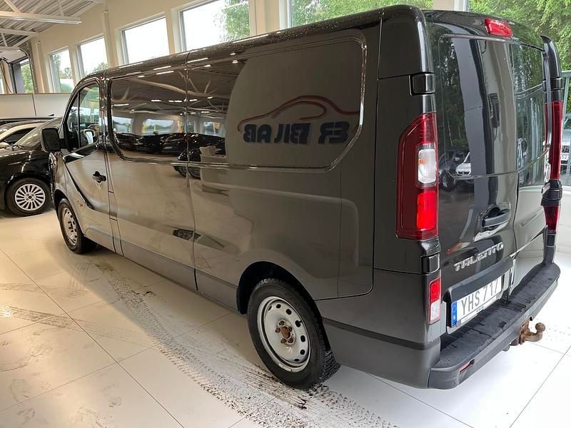 Begagnad Fiat Talento 122 HK (89 kW) 2016 Svart Minibuss