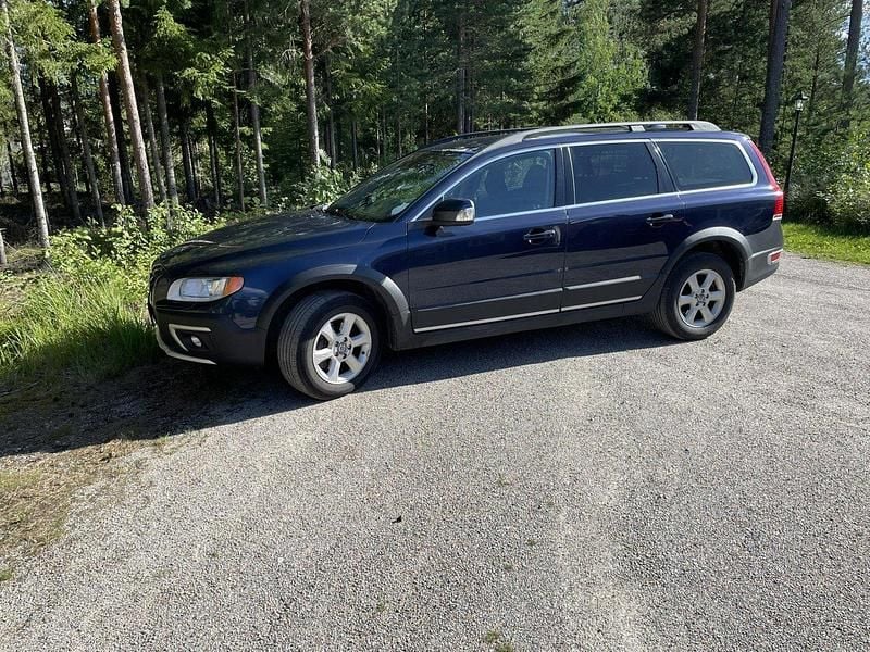 Blå Begagnad 2014 Volvo XC70 Momentum SUV | 120 000 kr (Bra pris) - Bild 1/4