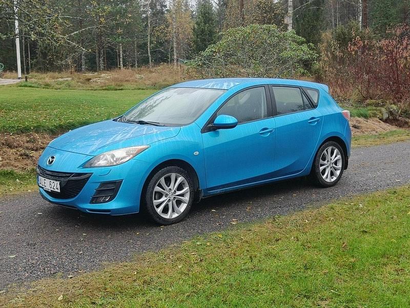 Blå Begagnad 2009 Mazda 3 Inclusive Halvkombi | 42 000 kr (Marknadspris) - Bild 1/4