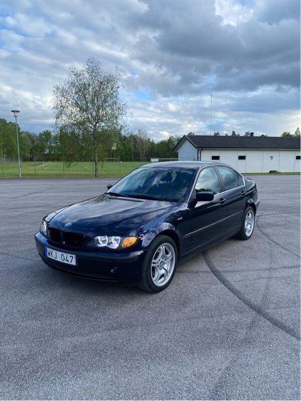 Grå Begagnad 2005 BMW 320 Sport Line Sedan | 42 000 kr (Marknadspris) - Bild 1/4