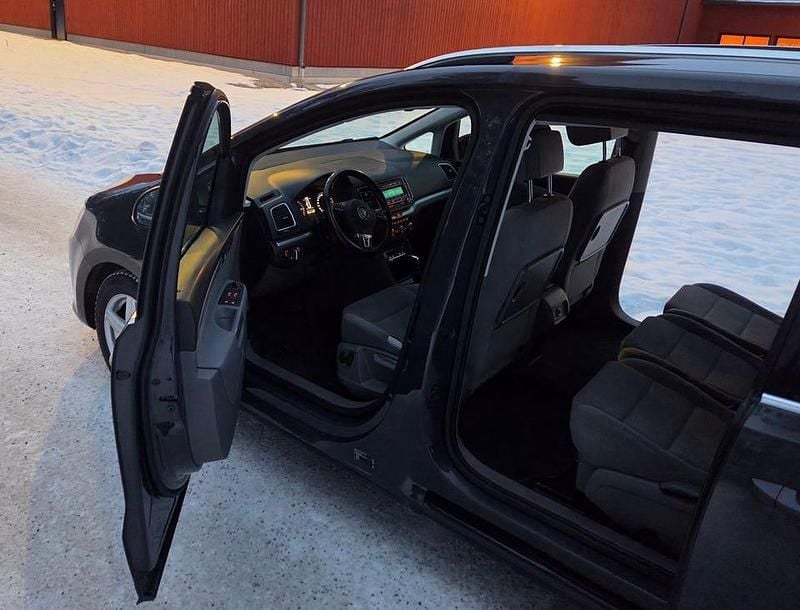 Begagnad VW Sharan 140 HK (102 kW) 2013 Minibuss