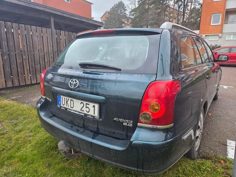 Begagnad Toyota Avensis 147 HK (108 kW) 2003 Kombi