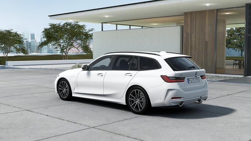 Ny BMW 330 Shadowline 2026 Vit Kombi