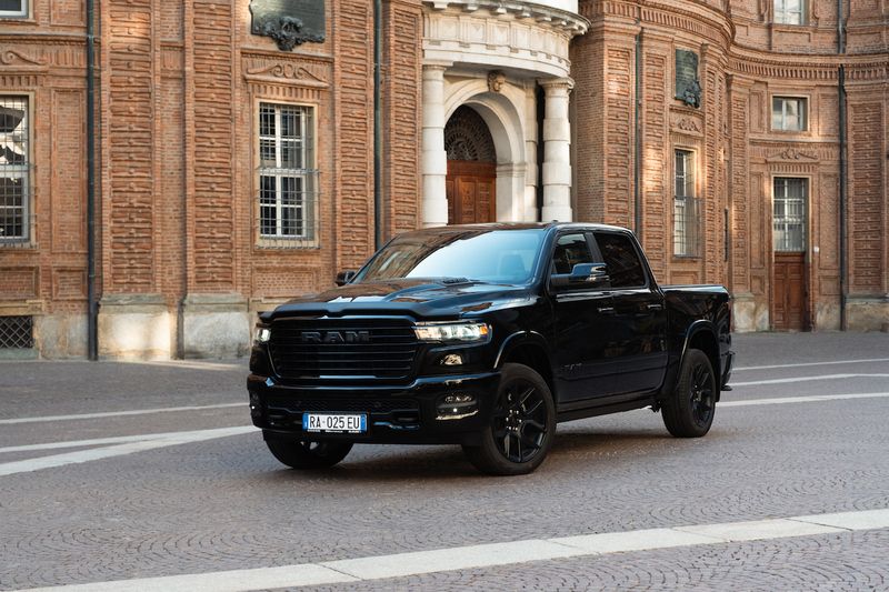 Ny 2025 RAM 1500 Pickup | 939 900 kr - Bild 1/4