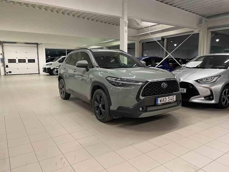 Grön Begagnad 2022 Toyota Corolla Cross SUV | 339 900 kr - Bild 1/1