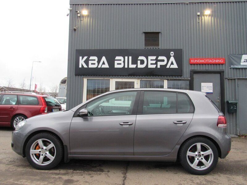 Grå Begagnad 2012 VW Golf VII Halvkombi | 69 900 kr (Dyr) - Bild 1/4