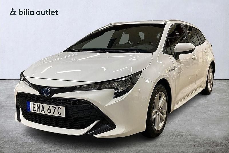 Vit Begagnad 2021 Toyota Corolla Active Kombi | 234 900 kr (Marknadspris) - Bild 1/3