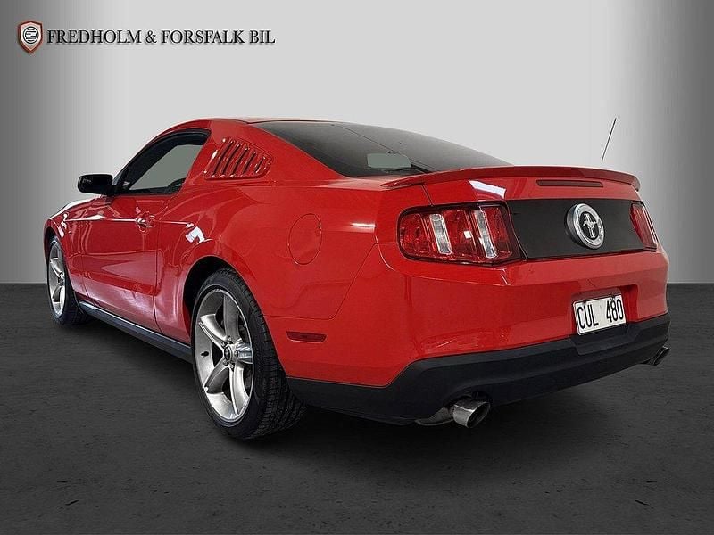 Begagnad Ford Mustang 309 HK (227 kW) 2011 Röd Sportkupé