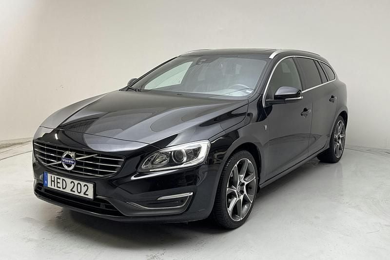 Svart Begagnad 2015 Volvo V60 Ocean Race Kombi | 122 000 kr (Marknadspris) - Bild 1/4