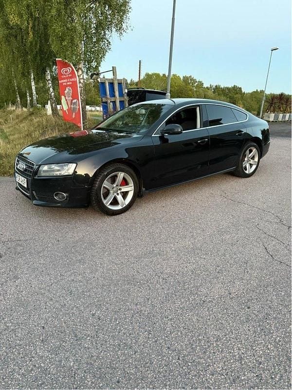 Svart Begagnad 2011 Audi A5 Sportback Comfort Halvkombi | 57 800 kr (Superpris) - Bild 1/4