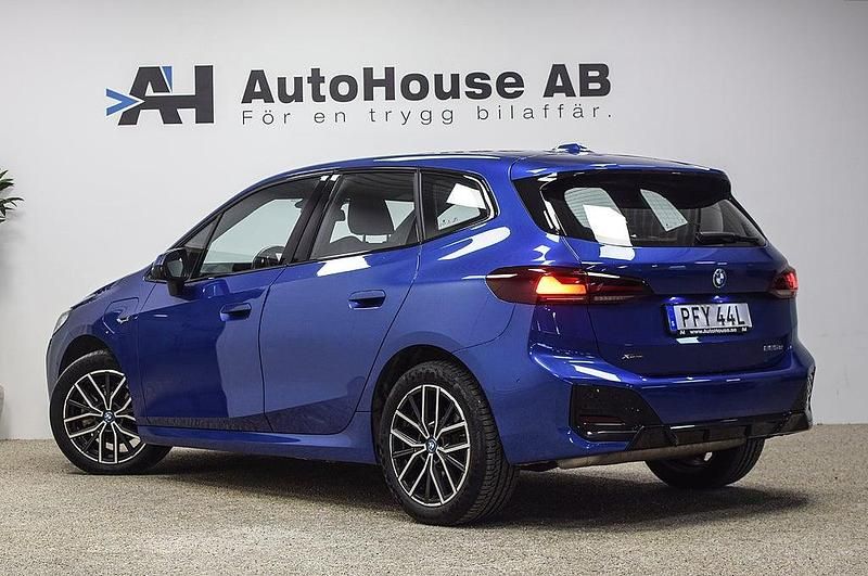 Begagnad BMW 225 Active Tourer M Sport 2023 Blå Minibuss