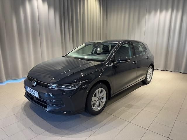 Mörkgrå (grå) Begagnad 2025 VW Golf VIII Life Halvkombi | 299 900 kr (Bra pris) - Bild 1/4