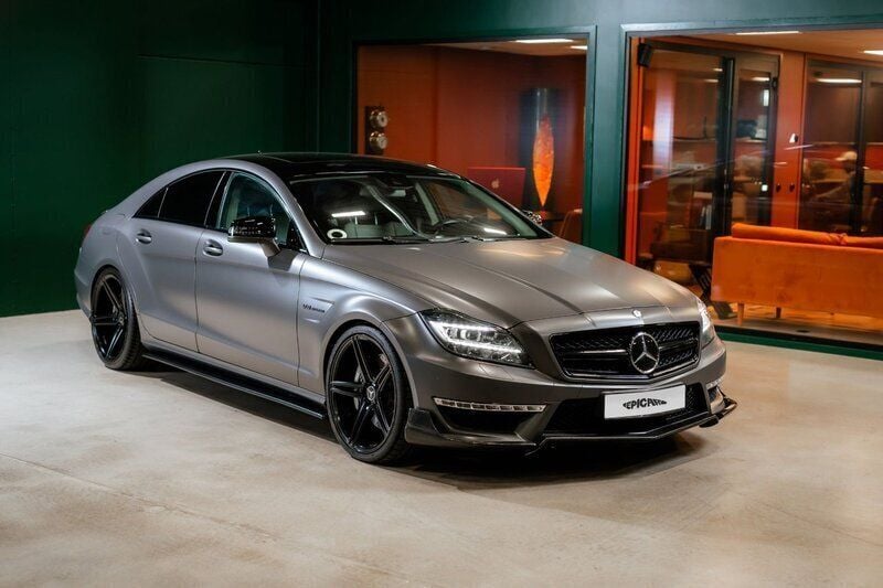 Ljusgrå Begagnad 2011 Mercedes CLS63 AMG AMG Sportkupé | 399 900 kr - Bild 1/4