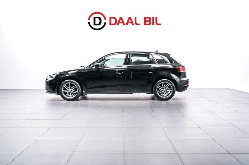 Svart Begagnad 2018 Audi A3 Sportback Proline Halvkombi | 209 700 kr (Marknadspris) - Bild 1/4
