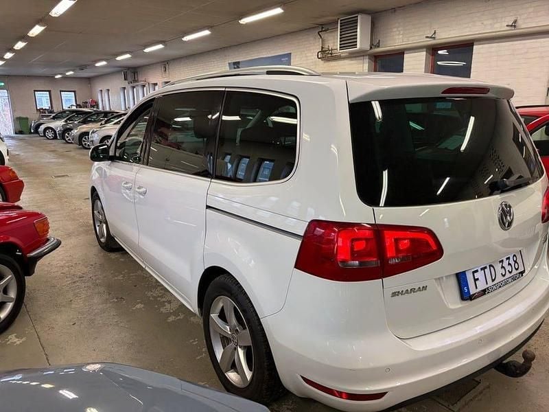 Begagnad VW Sharan 140 HK (102 kW) 2015 Vit Minibuss