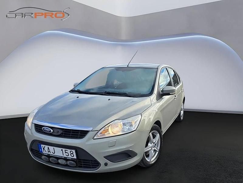 Grå Begagnad 2009 Ford Focus Trend Halvkombi | 29 900 kr (Marknadspris) - Bild 1/4