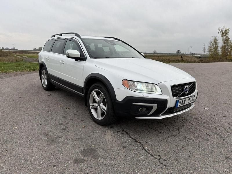 Vit Begagnad 2014 Volvo XC70 Momentum Kombi | 90 000 kr (Bra pris) - Bild 1/4