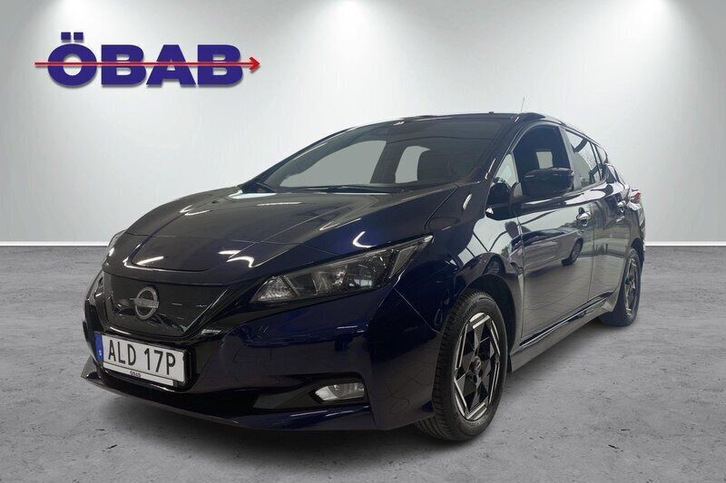Mörkblå Begagnad 2022 Nissan Leaf Acenta Halvkombi | 189 800 kr (Lite dyr) - Bild 1/4