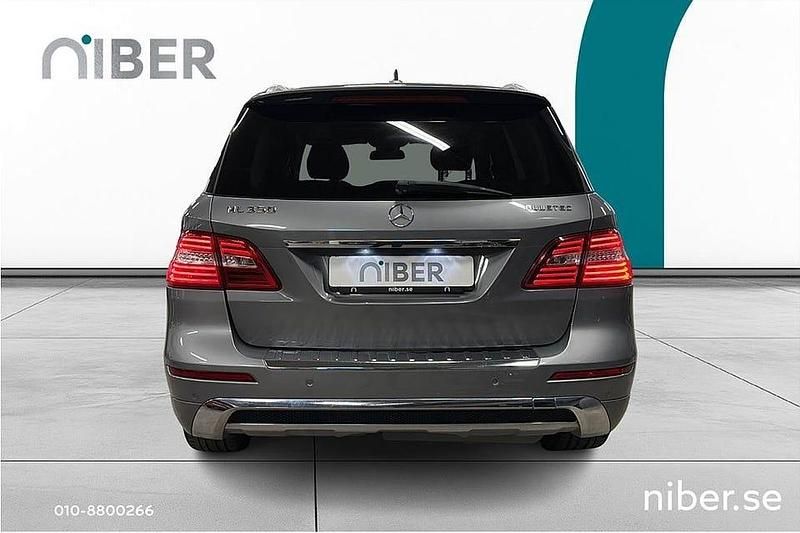 Begagnad Mercedes ML350 AMG 258 HK (189 kW) 2011 Silver SUV