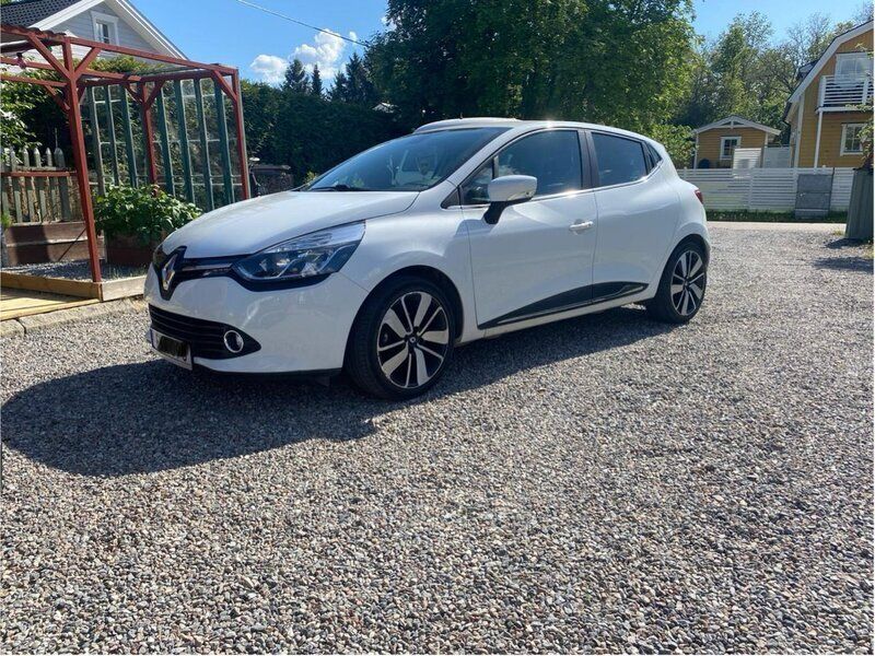 Vit Begagnad 2015 Renault Clio IV Halvkombi | 95 000 kr (Marknadspris) - Bild 1/4