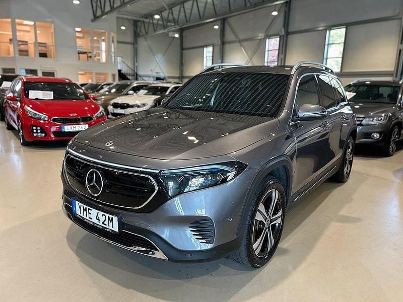 Mörkgrå Begagnad 2022 Mercedes EQB300 Electric Art SUV | 335 900 kr (Marknadspris) - Bild 1/4