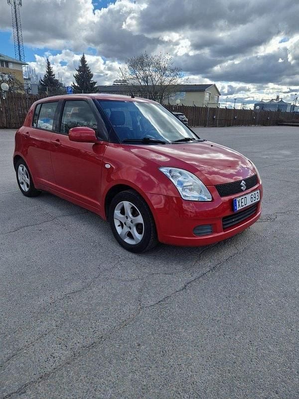 Röd Begagnad 2006 Suzuki Swift Halvkombi | 26 000 kr (Marknadspris) - Bild 1/4