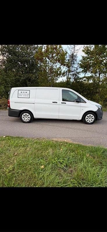 Vit Begagnad 2024 Mercedes Vito Minibuss | 399 000 kr (Lite dyr) - Bild 1/4