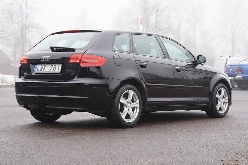Begagnad Audi A3 Proline 105 HK (77 kW) 2012 Brilliantsvart Halvkombi