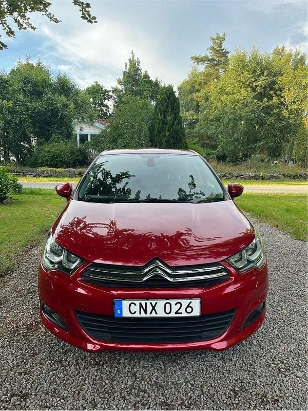 Röd Begagnad 2015 Citroën C4 Halvkombi | 65 000 kr (Bra pris) - Bild 1/4